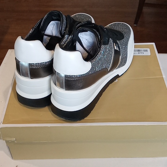 Michael Kors women's sneakers-NEW - Picture 2 of 6